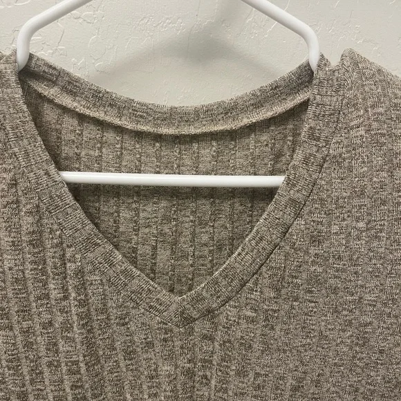 TILLYS long sleeve - Picture 4 of 4